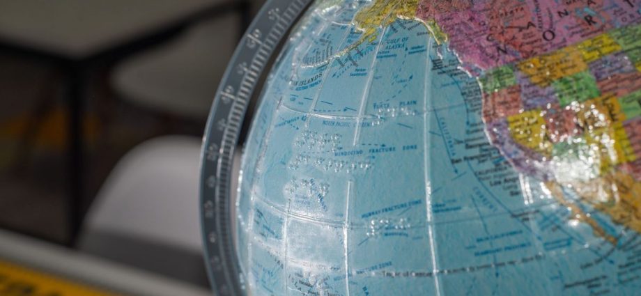 Escolas Focam no Desenvolvimento do Pensamento Crítico em Tempos de Conflitos Globais