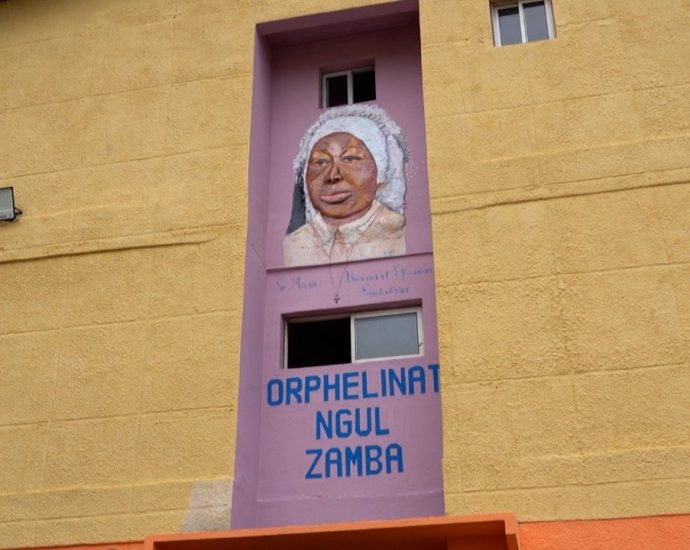 Papa Leão XIV visitará orfanato em Iaundé em busca de justiça para crianças abandonadas