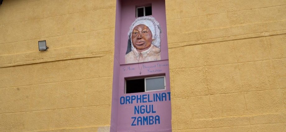 Papa Leão XIV visitará orfanato em Iaundé em busca de justiça para crianças abandonadas