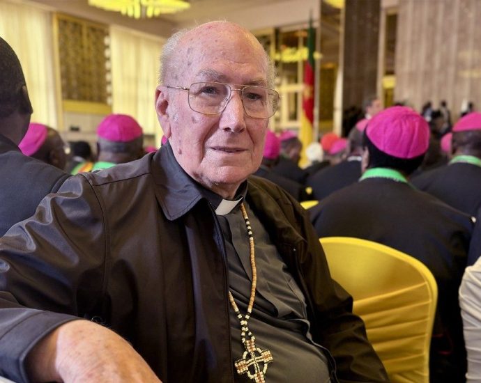 Bispo Cesare Bonivento inicia nova missão em Camarões sob orientação do Papa Francisco