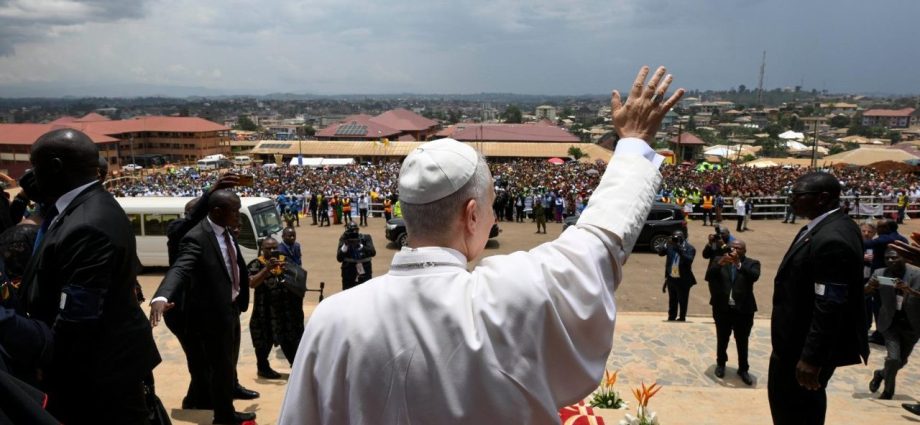 Quarto dia da visita do Papa na África: momentos em Bamenda