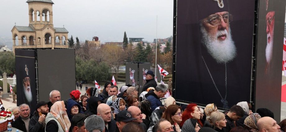 Reflexões sobre a Igreja Ortodoxa e a História Russa: Legados e Controvérsias