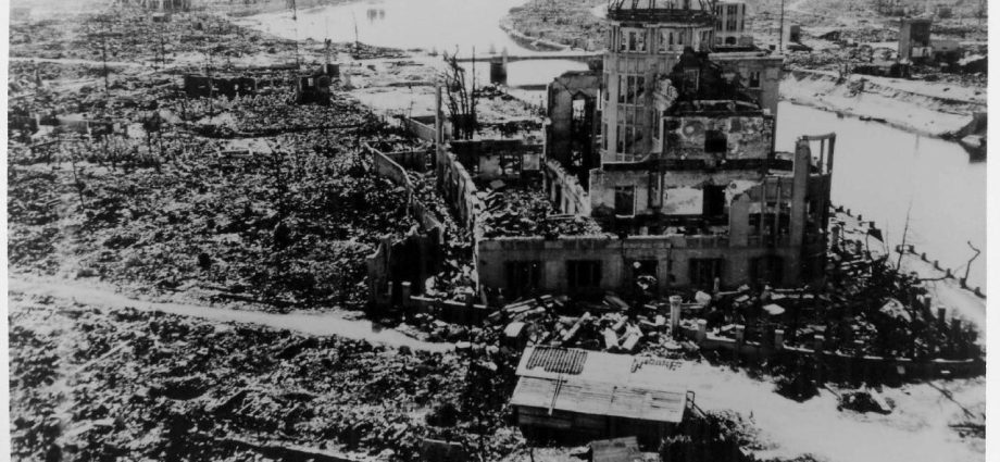 Aposição dos Papas sobre Armas Nucleares