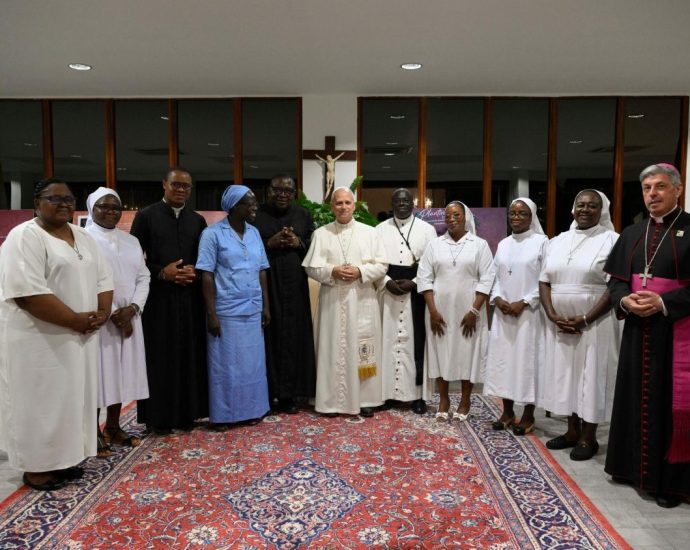Encontro do Papa com Líderes Religiosos em Camarões Aborda Desafios do Setor