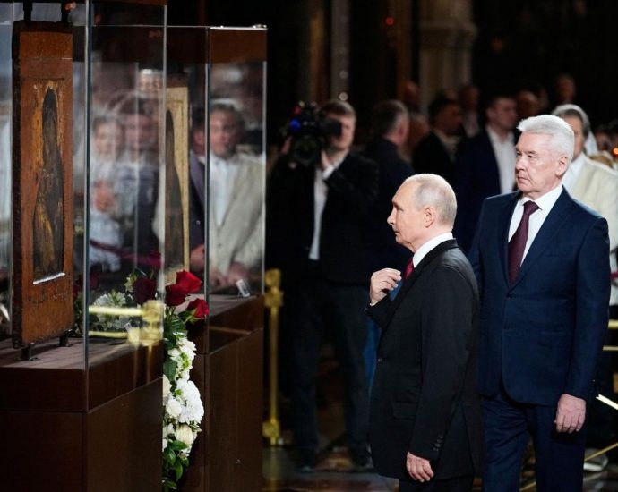 Ícones Religiosos Celebram a Vitória Russa na Catedral do Santíssimo Salvador