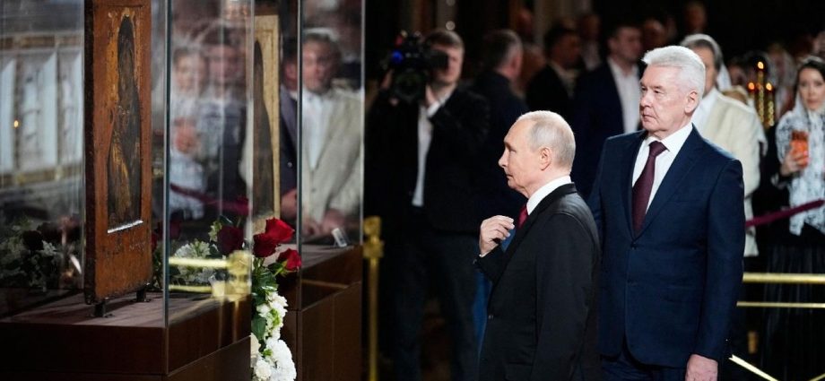 Ícones Religiosos Celebram a Vitória Russa na Catedral do Santíssimo Salvador
