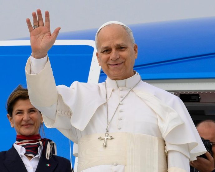 Papa Francisco encerra visita a Camarões e se dirige a Angola