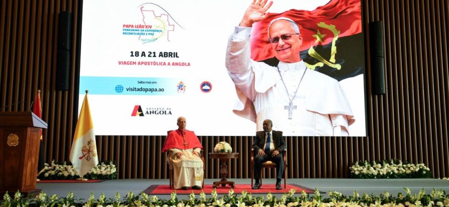 Leão XIV inicia visita apostólica em Angola com encontros oficiais