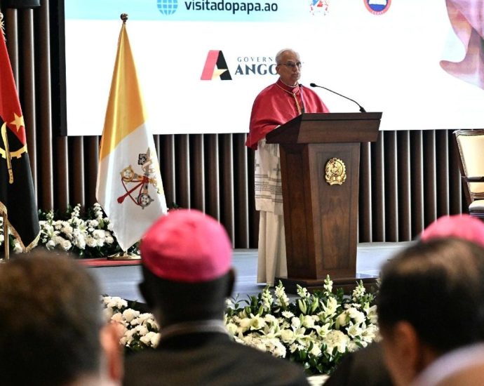 Papa destaca esperança e desenvolvimento em visita a Angola