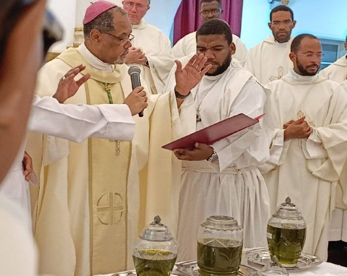 Missa Crismal é antecipada na Diocese de Mindelo para celebrar a união entre os presbíteros