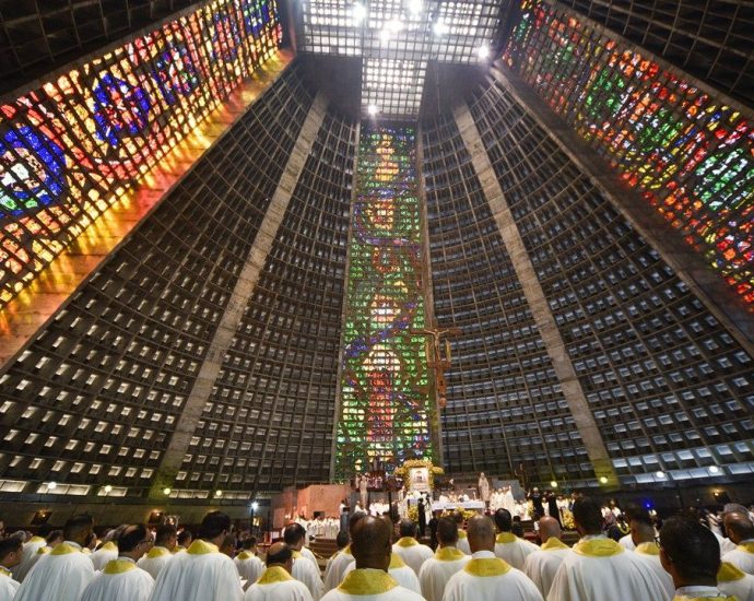 Cardeal Tempesta apresenta Carta Pastoral na Missa do Crisma