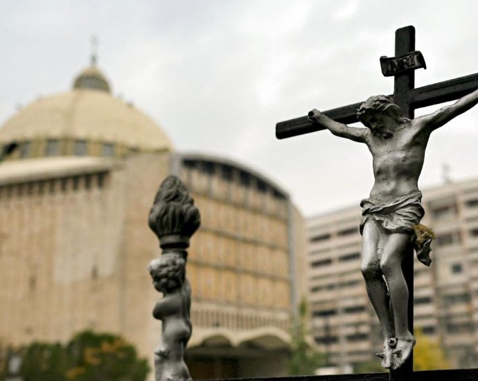 Páscoa na Síria: Dom Jallouf fala sobre os desafios enfrentados pelos cristãos