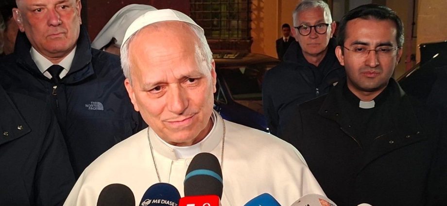 Papa critica ataques ao povo iraniano e pede por paz