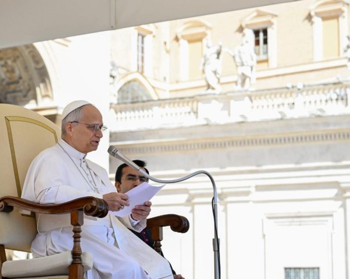Papa Francisco vê trégua como sinal de esperança e convoca Vigília de Oração pela Paz