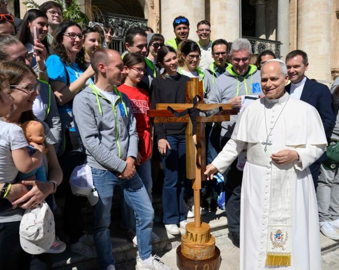 Papa recebe 4 mil estudantes da Arquidiocese de Milão e a Cruz dos Esportistas