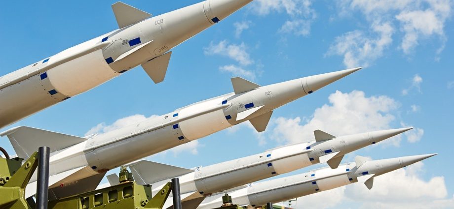 FMI aponta aumento significativo nos investimentos em defesa mundial