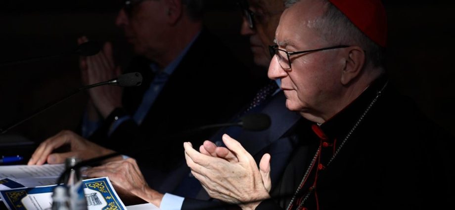 Papa inicia viagem à África em busca de esperança e mudança