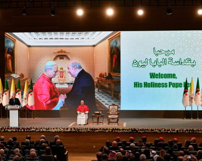 Papa Francisco critica neocolonialismo e defende direitos humanos na Argélia