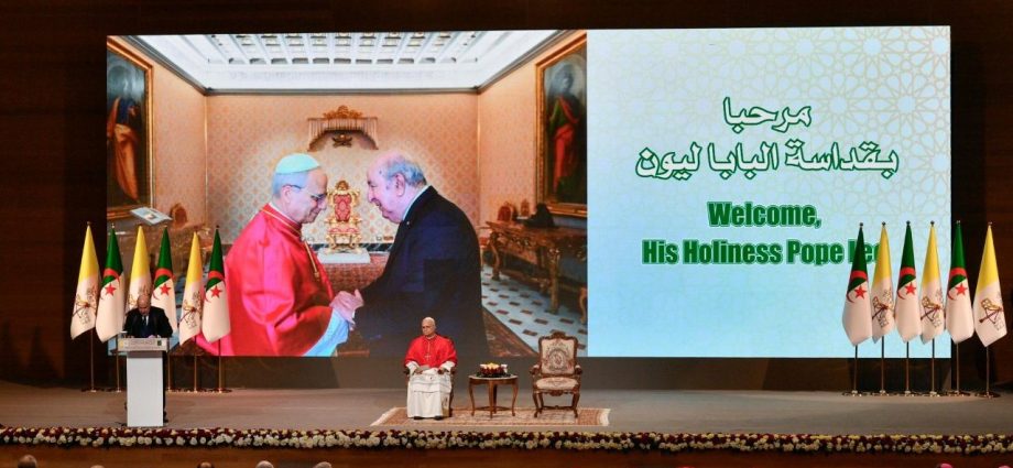 Papa Francisco critica neocolonialismo e defende direitos humanos na Argélia