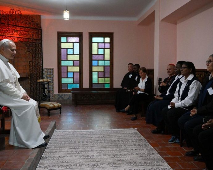 Visita do Papa à Argel: Encontros de Solidariedade e Fraternidade