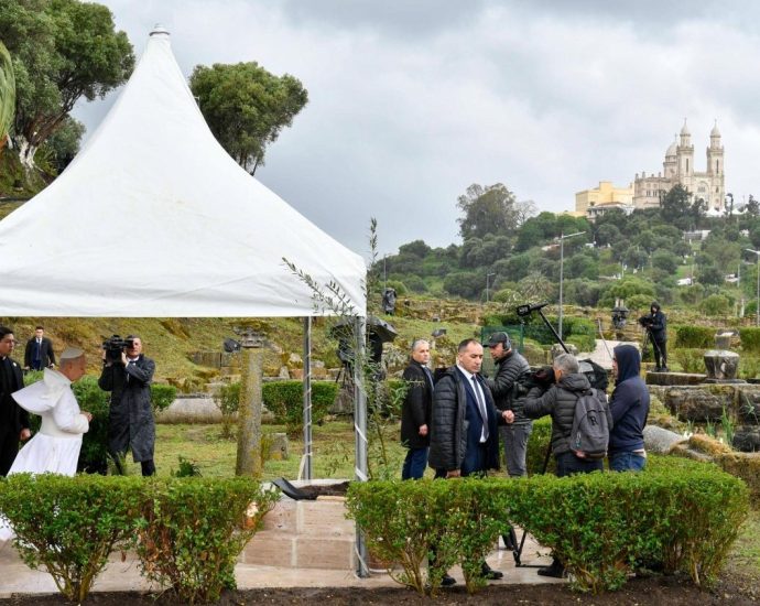 Papa visita ruínas de Hipona em viagem à Argélia