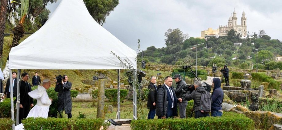 Papa visita ruínas de Hipona em viagem à Argélia