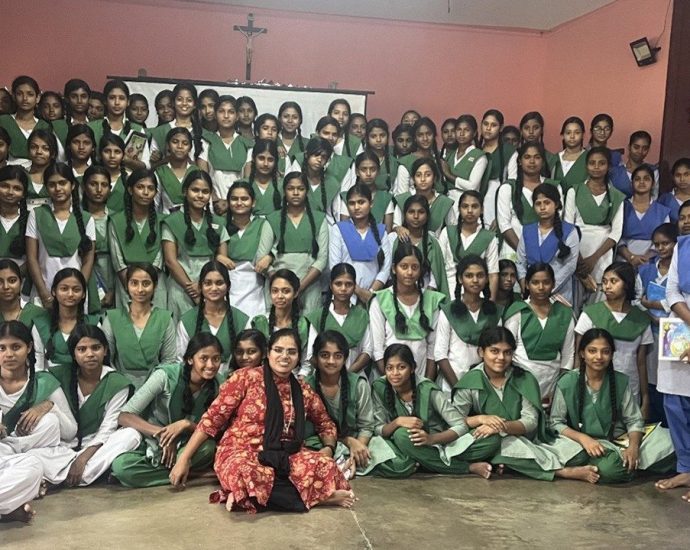 Irmã Kakali Majhi: Uma Luz de Esperança para Jovens na Índia