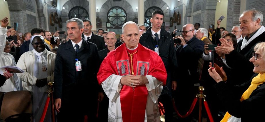 Cristãos e muçulmanos na Argélia buscam a paz em unidade