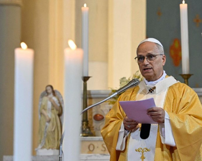 Papa destaca a caridade como código dos cristãos em missa na Argélia