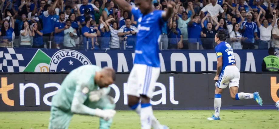 Cruzeiro derrota Grêmio e sai da zona de rebaixamento pela primeira vez em 2023