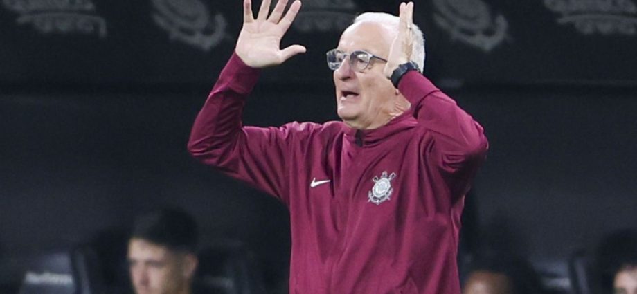 Protestos marcam partida do Corinthians após derrota para o Internacional