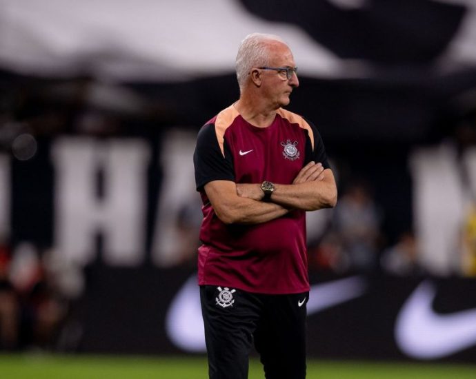 Pressão sobre Dorival Júnior aumenta após derrota do Corinthians para o Fluminense