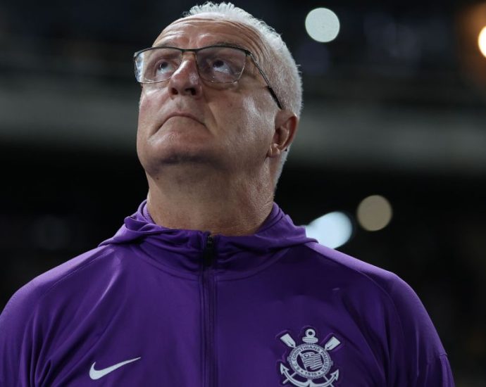 Corinthians demite Dorival Júnior após sequência de resultados negativos