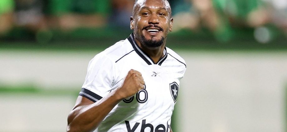 Botafogo conquista vitória expressiva sobre a Chapecoense na Arena Condá