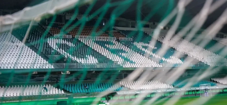 Coritiba e Atlético-MG se enfrentam neste domingo pelo Brasileirão