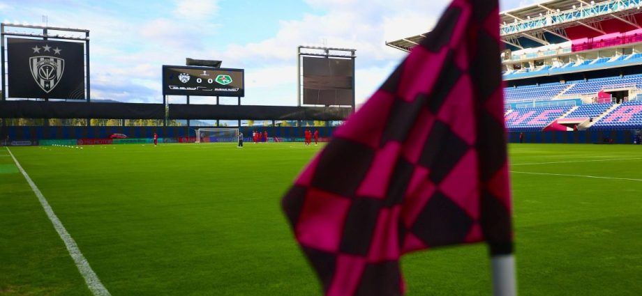 Independiente del Valle e Universidad Central se enfrentam pela Libertadores