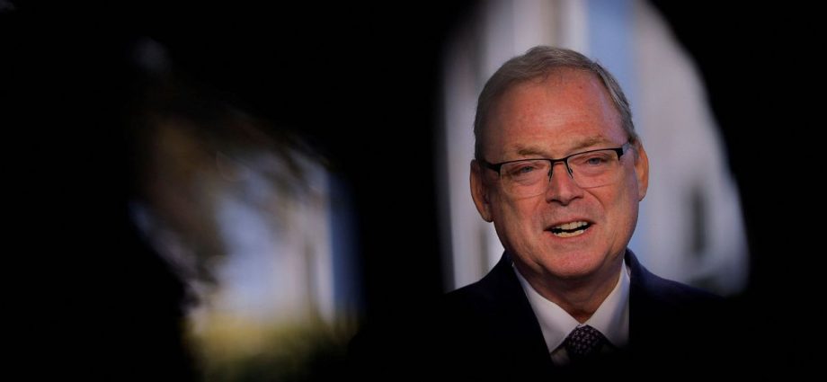 Federal Reserve pode reduzir juros com possível presidência de Kevin Warsh, afirma Hassett