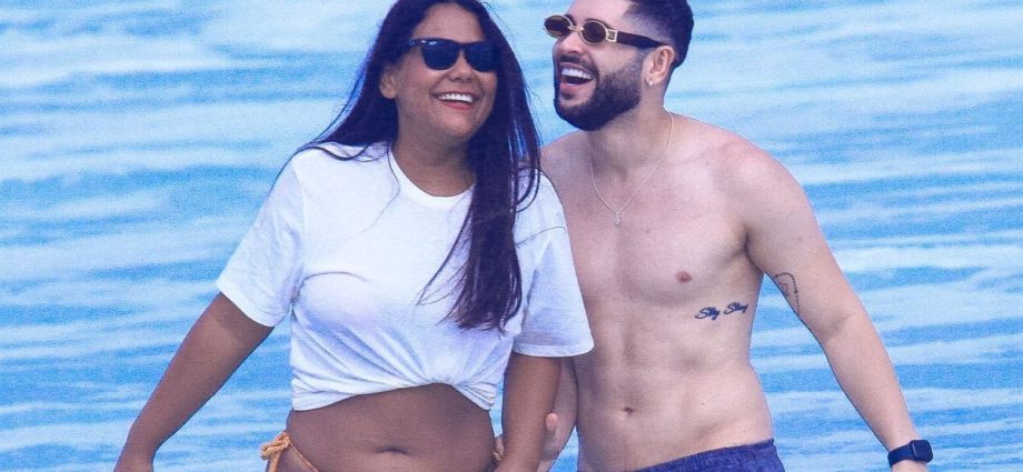 Ex-BBBs Chaiany e Marcelinho são flagrados por paparazzo na praia