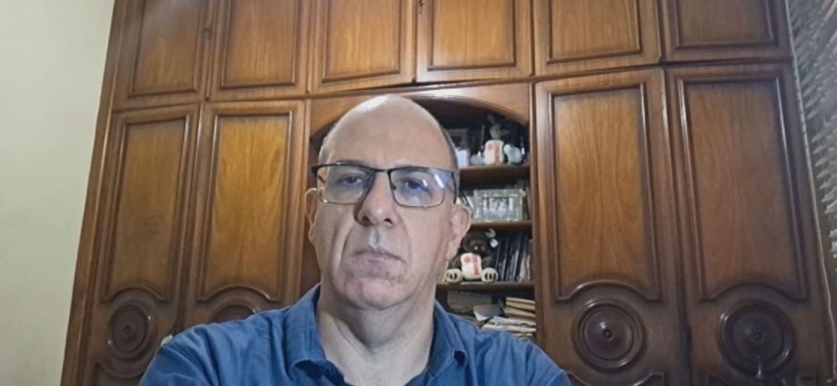 Historiador critica a ideia de aprendizado humano através da história