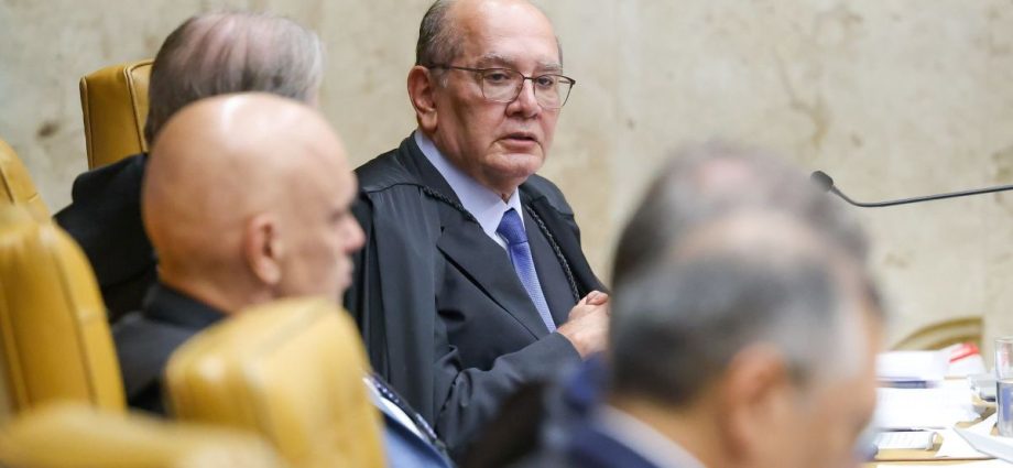 STF declara inconstitucional lei de SC que proibia cotas raciais