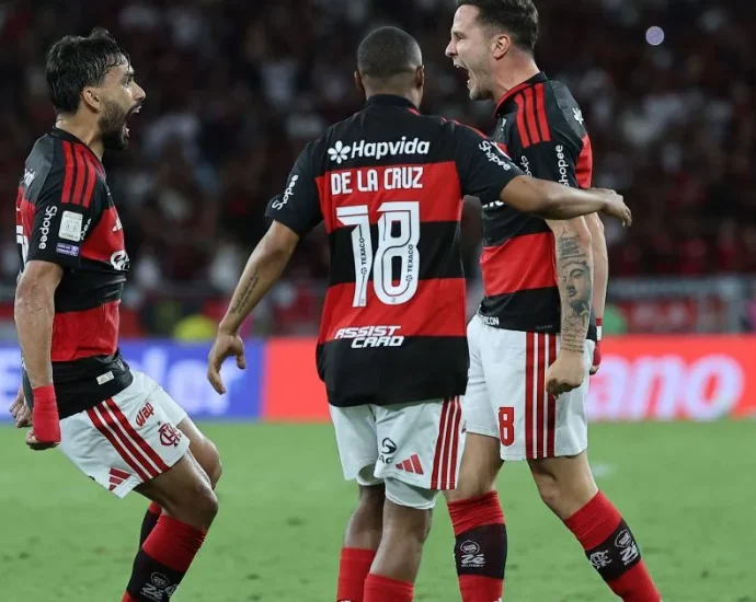 Flamengo vence Bahia, mas Paquetá deixa campo em lágrimas devido a lesão no joelho