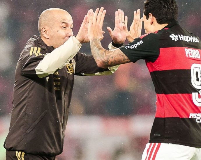 Flamengo enfrenta Bragantino pressionado em partida do Brasileirão