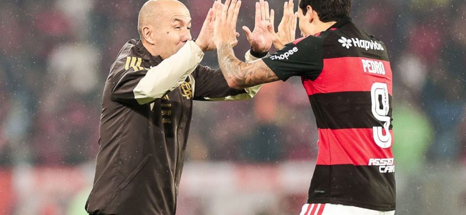 Flamengo enfrenta Bragantino pressionado em partida do Brasileirão