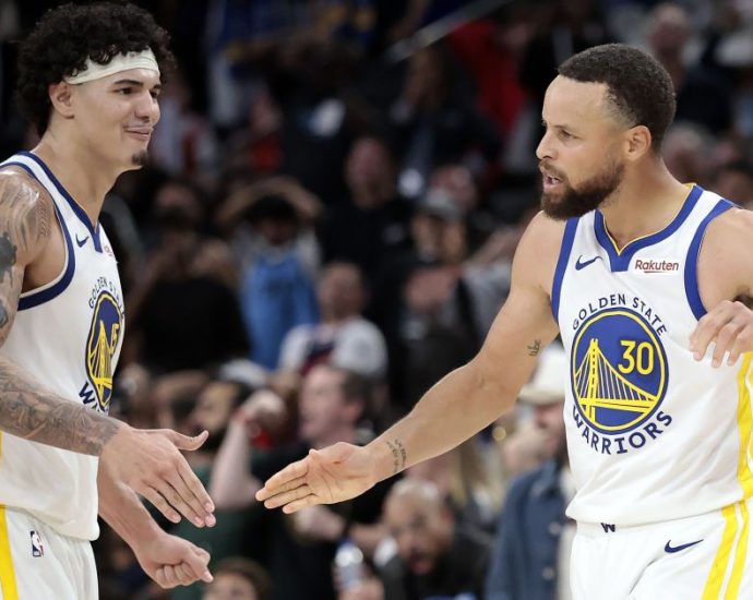 Suns e Warriors duelam em busca da classificação para os playoffs da NBA