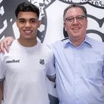 Santos renova contrato com volante Gustavinho até 2030
