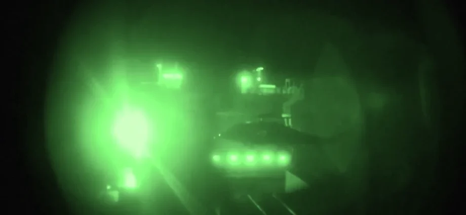 Fuzileiros Navais dos EUA abordam navio iraniano no Golfo de Omã