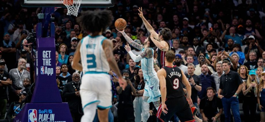 Hornets superam Heat em prorrogação e avançam no play-in da NBA