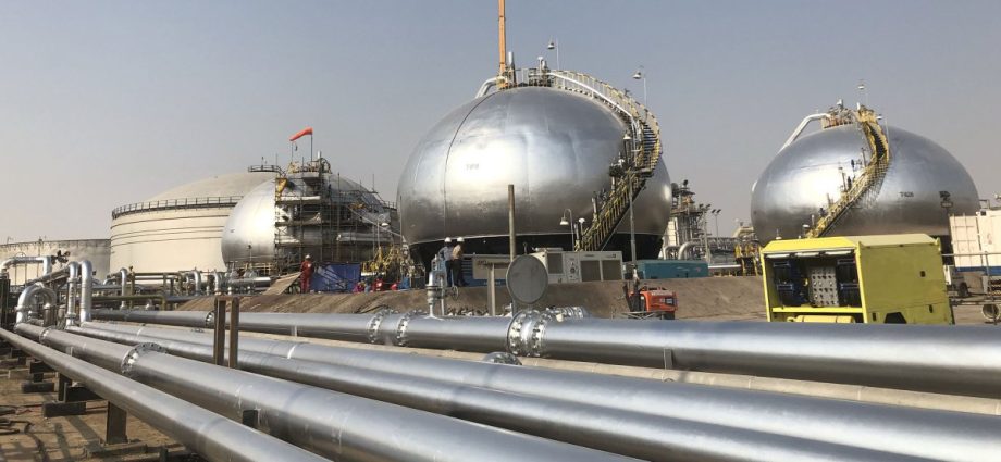 Arábia Saudita recupera oleoduto estratégico após ataques