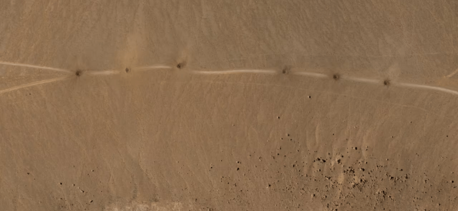 Imagens de satélite revelam crateras em estradas onde EUA realizaram resgate militar no Irã