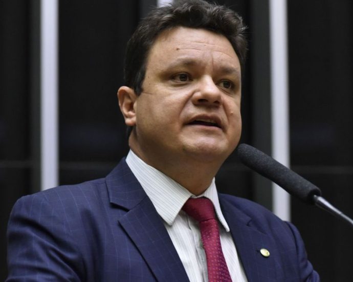 Senado aprova nome de Odair Cunha para o TCU